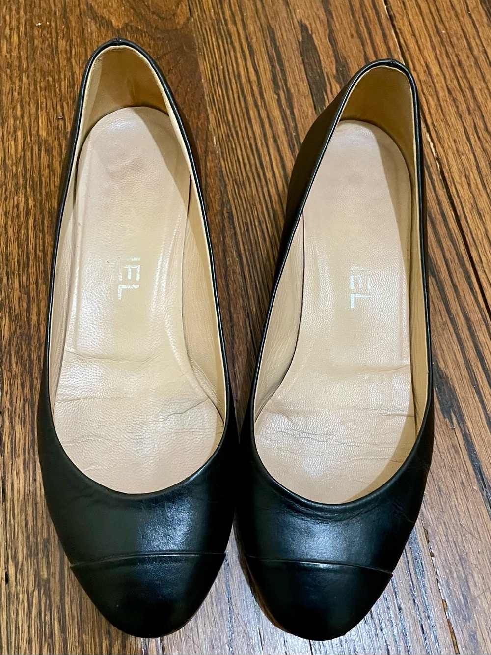 Chanel leather flats with chain detail heel